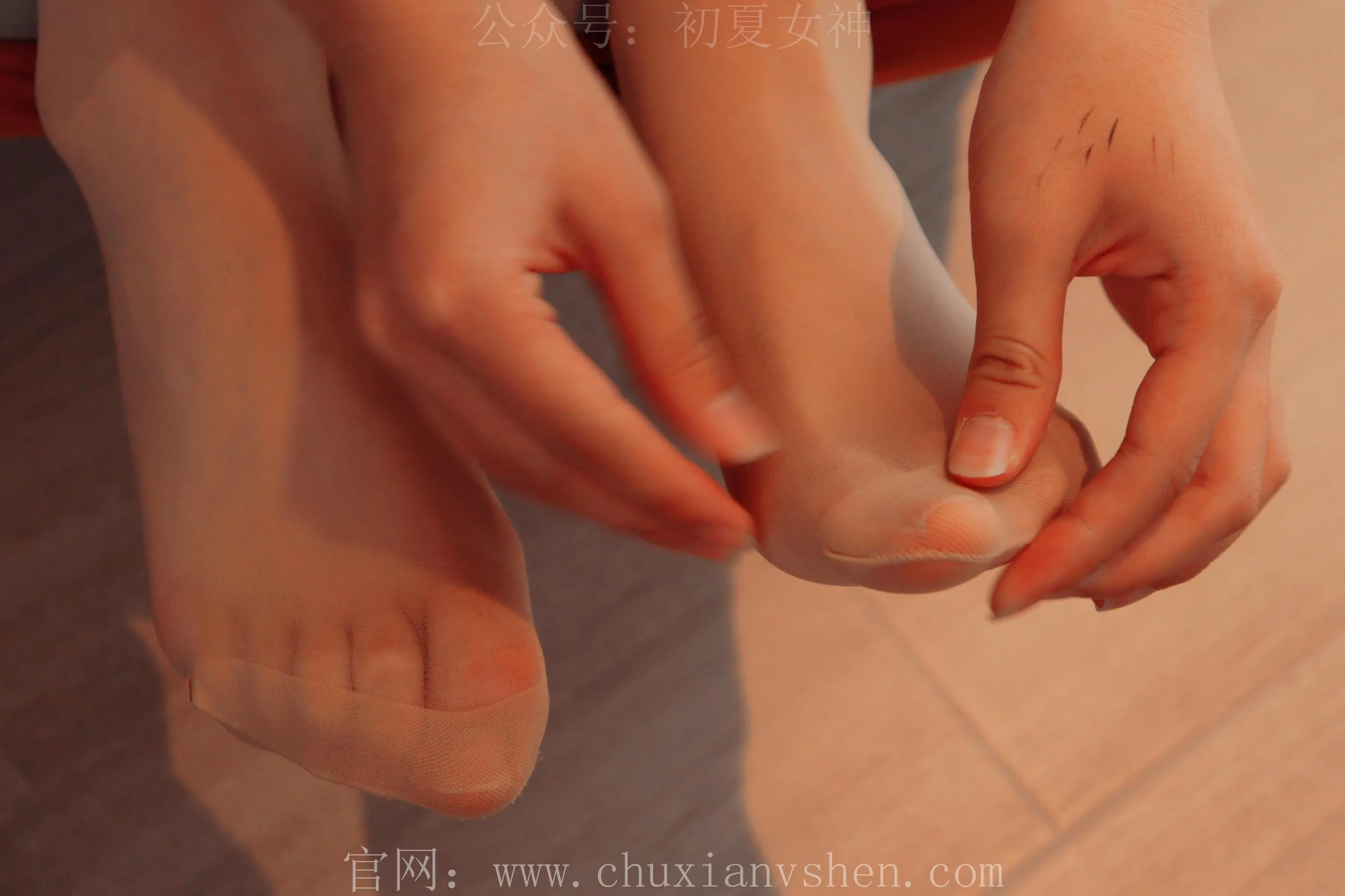 初夏女神 NO.016 沙沙牛仔M码长裙搭小黑皮鞋 [112P]插图3